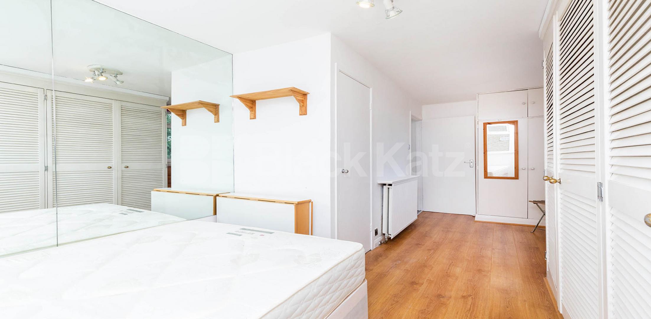 Modern and Central Apartment Milson Road, Brook Green